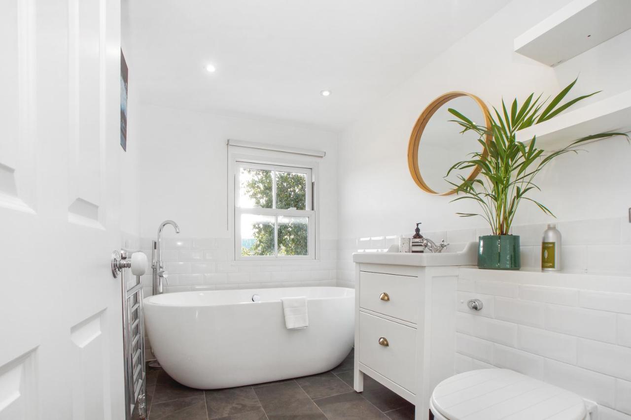 ロンドンBright, Stylish & Cosy 3-Bed Flat Near Mile Endアパートメント エクステリア 写真